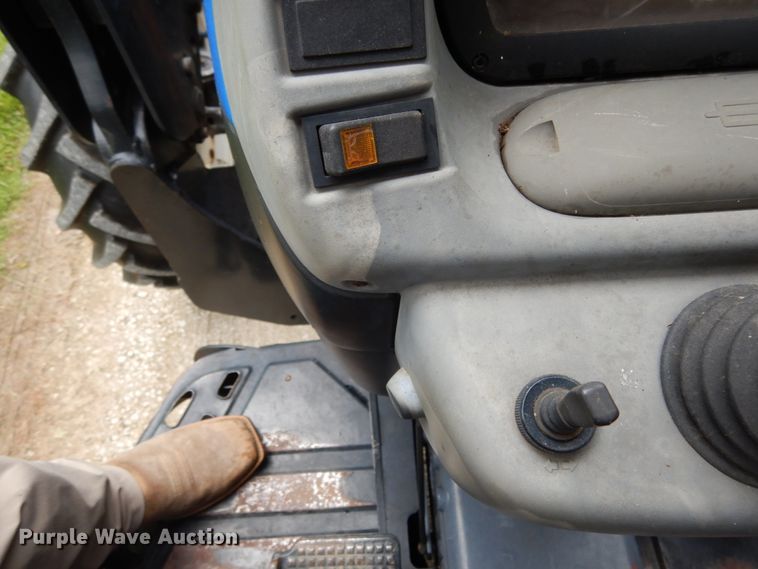 image for item IL9431 2001 New Holland TN65  MFWD tractor