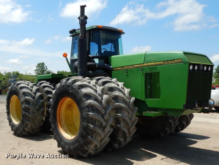image for item IL9433 1993 John Deere 8970  4WD tractor