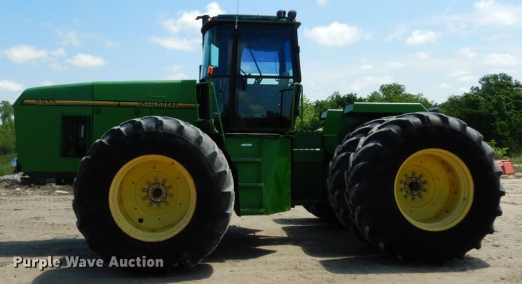 image for item IL9433 1993 John Deere 8970  4WD tractor