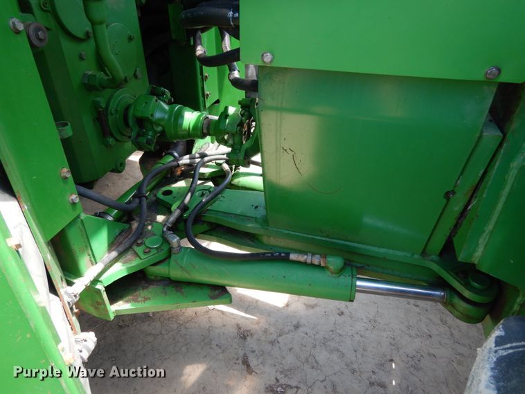 image for item IL9433 1993 John Deere 8970  4WD tractor