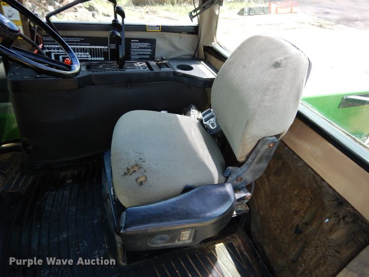 image for item IL9433 1993 John Deere 8970  4WD tractor