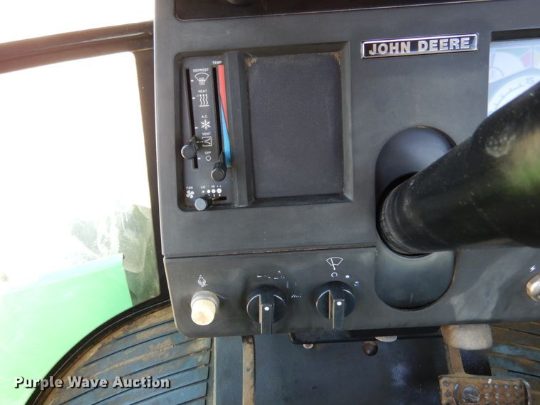 image for item IL9433 1993 John Deere 8970  4WD tractor