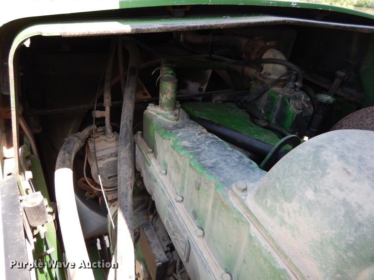 image for item IL9433 1993 John Deere 8970  4WD tractor