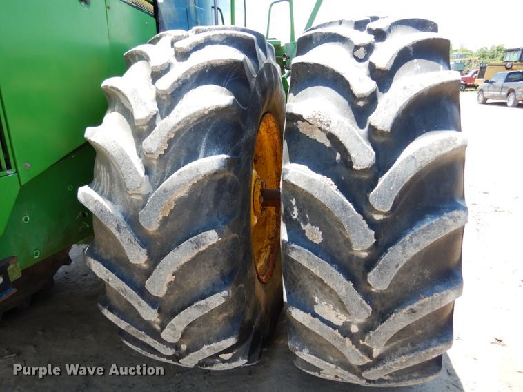 image for item IL9433 1993 John Deere 8970  4WD tractor