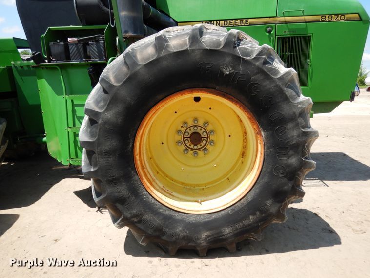 image for item IL9433 1993 John Deere 8970  4WD tractor