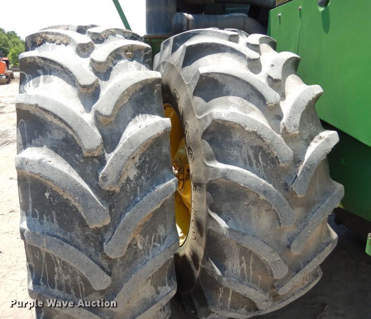 image for item IL9433 1993 John Deere 8970  4WD tractor