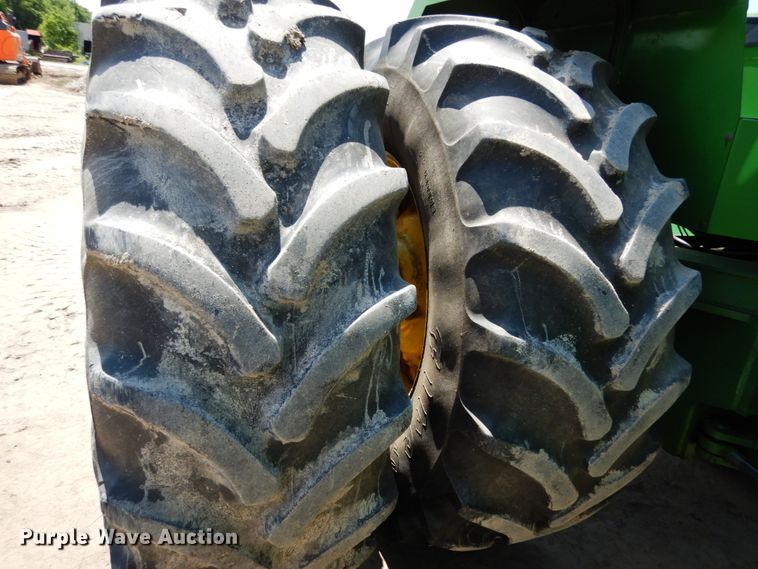 image for item IL9433 1993 John Deere 8970  4WD tractor