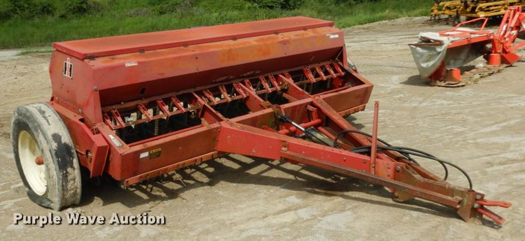 image for item IL9441 International Harvester 5100  grain drill