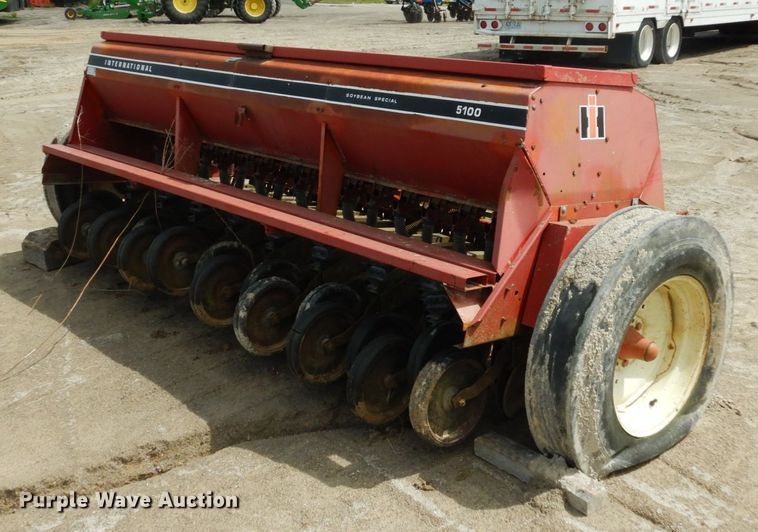 image for item IL9441 International Harvester 5100  grain drill
