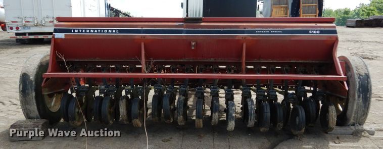 image for item IL9441 International Harvester 5100  grain drill
