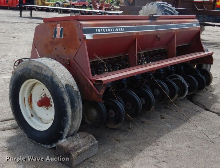 image for item IL9441 International Harvester 5100  grain drill