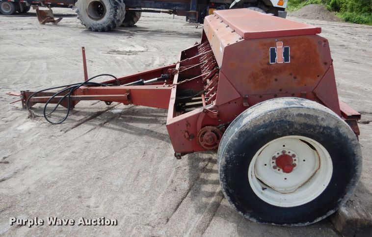 image for item IL9441 International Harvester 5100  grain drill