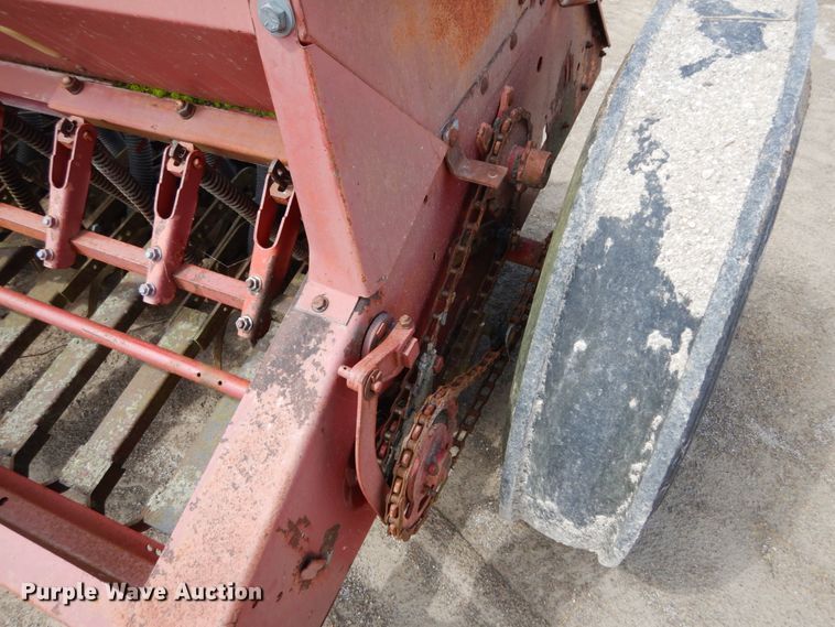 image for item IL9441 International Harvester 5100  grain drill