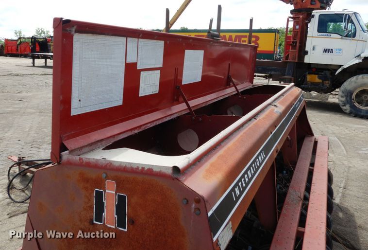 image for item IL9441 International Harvester 5100  grain drill