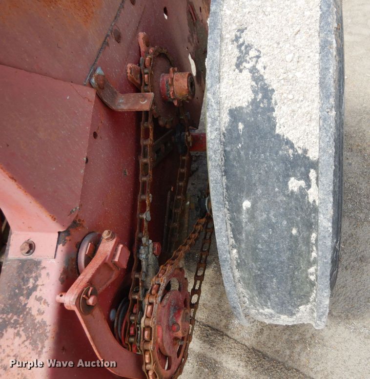 image for item IL9441 International Harvester 5100  grain drill