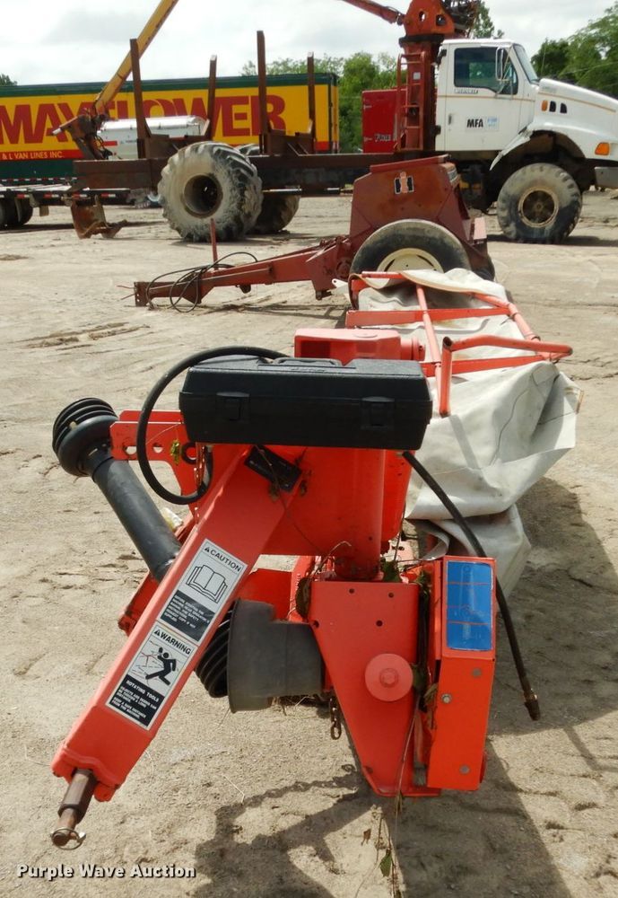 image for item IL9442 Kuhn GMD700-GIIHD  disc mower