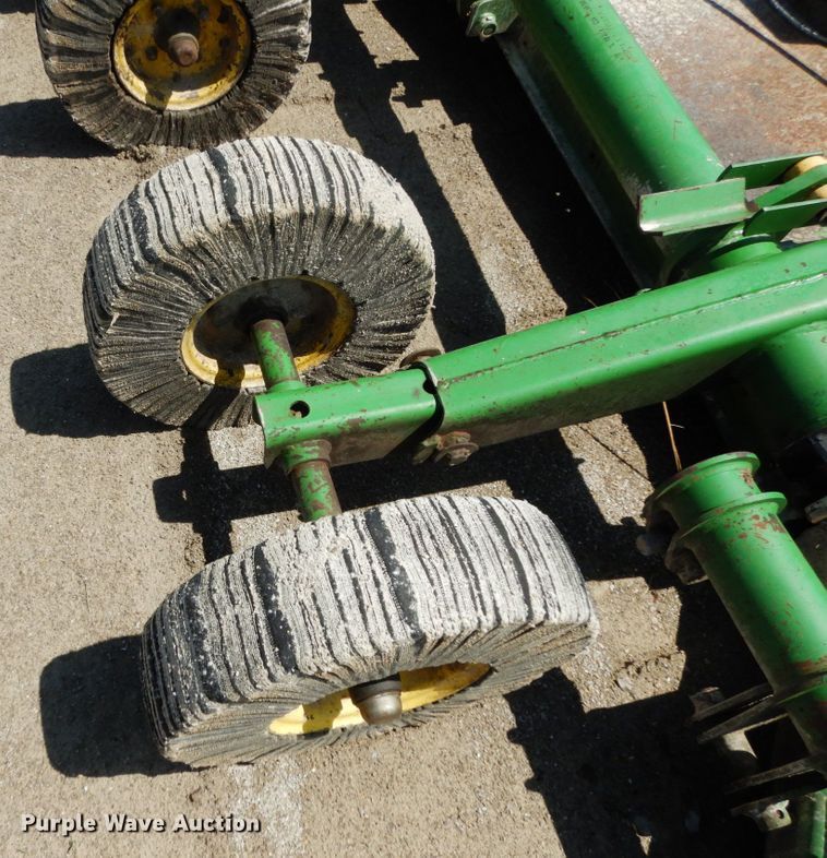 image for item IL9444 John Deere 1518  batwing rotary mower