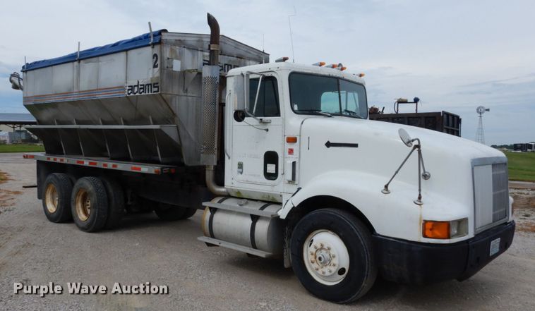 image for item IL9448 1994 International 9400  fertilizer delivery truck