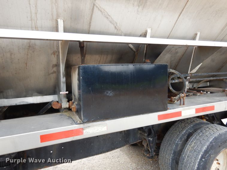 image for item IL9448 1994 International 9400  fertilizer delivery truck