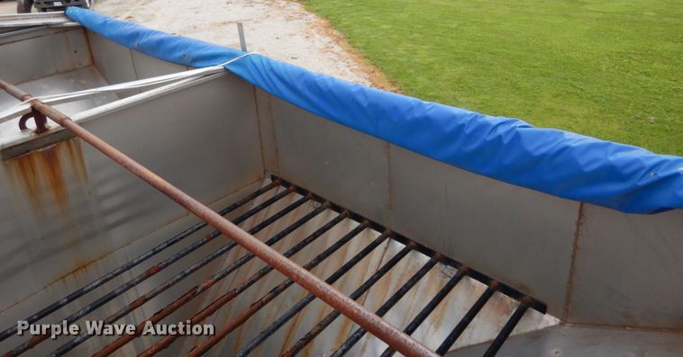 image for item IL9448 1994 International 9400  fertilizer delivery truck