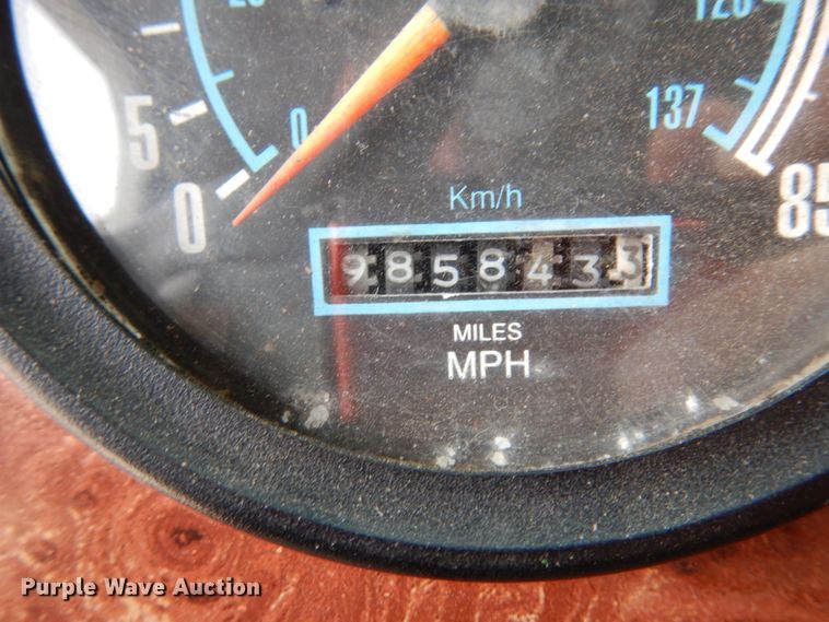 image for item IL9448 1994 International 9400  fertilizer delivery truck