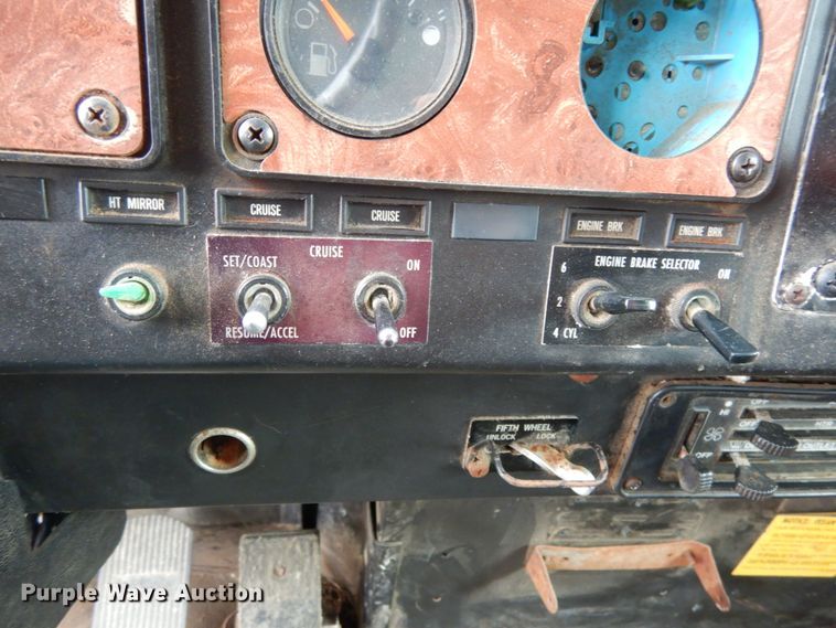 image for item IL9448 1994 International 9400  fertilizer delivery truck