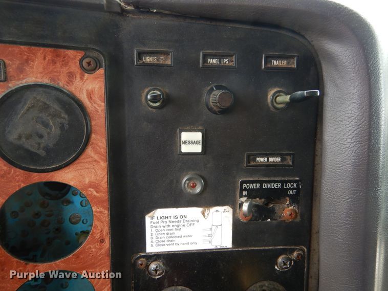 image for item IL9448 1994 International 9400  fertilizer delivery truck