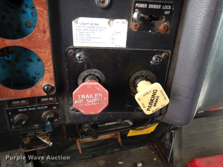 image for item IL9448 1994 International 9400  fertilizer delivery truck