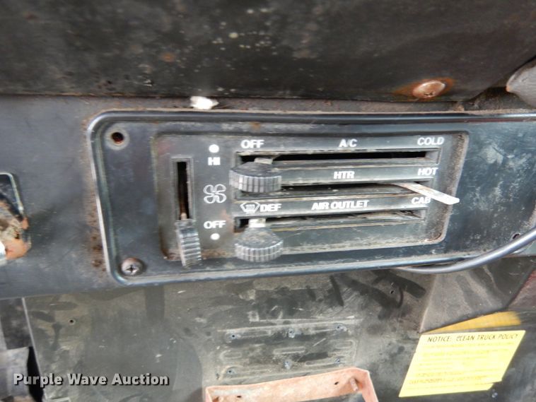 image for item IL9448 1994 International 9400  fertilizer delivery truck