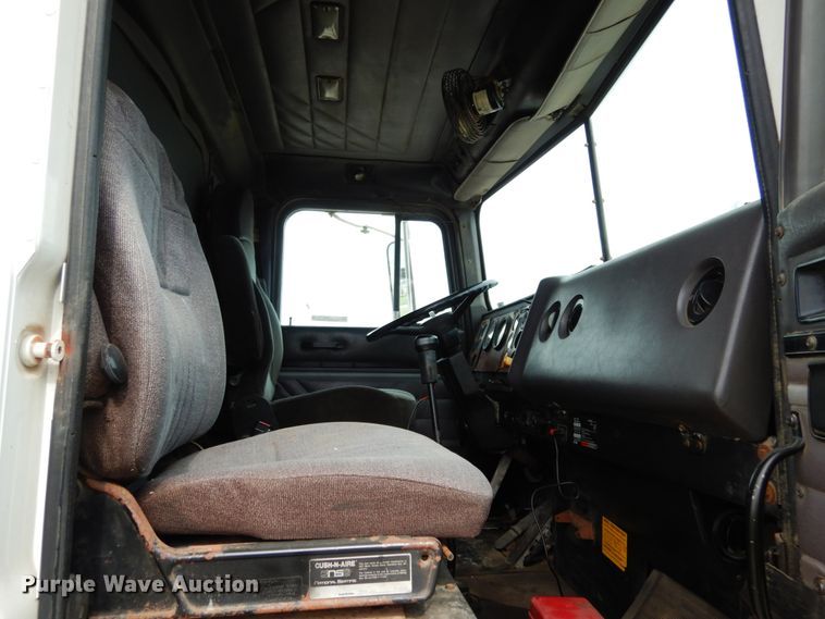 image for item IL9448 1994 International 9400  fertilizer delivery truck