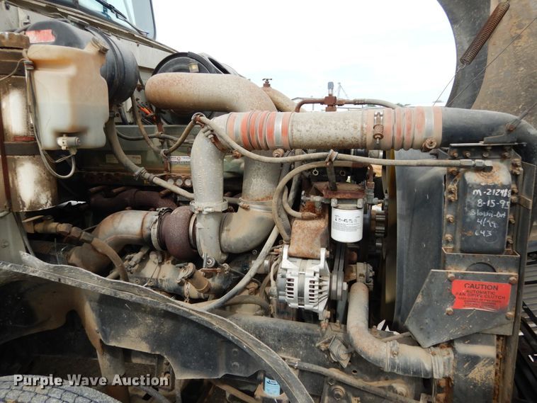 image for item IL9448 1994 International 9400  fertilizer delivery truck