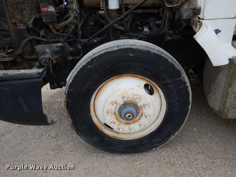 image for item IL9448 1994 International 9400  fertilizer delivery truck