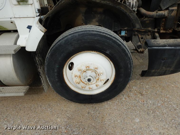 image for item IL9448 1994 International 9400  fertilizer delivery truck