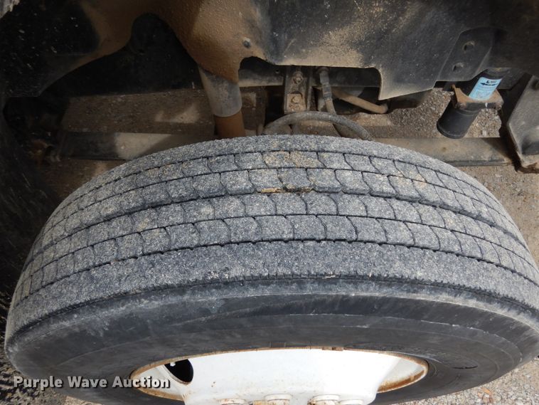 image for item IL9448 1994 International 9400  fertilizer delivery truck