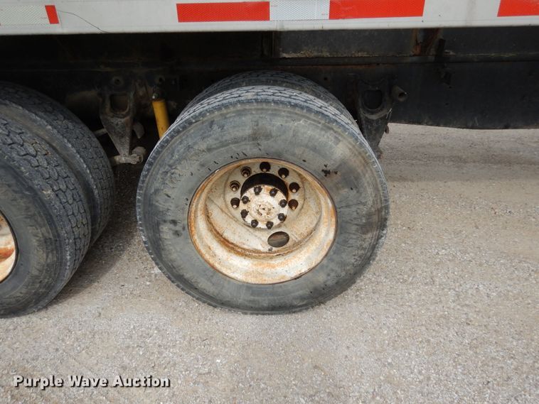 image for item IL9448 1994 International 9400  fertilizer delivery truck