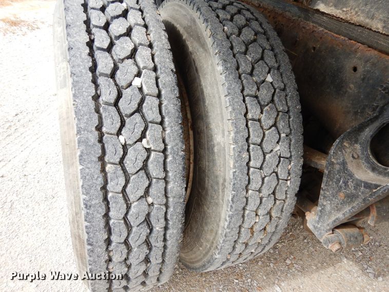 image for item IL9448 1994 International 9400  fertilizer delivery truck