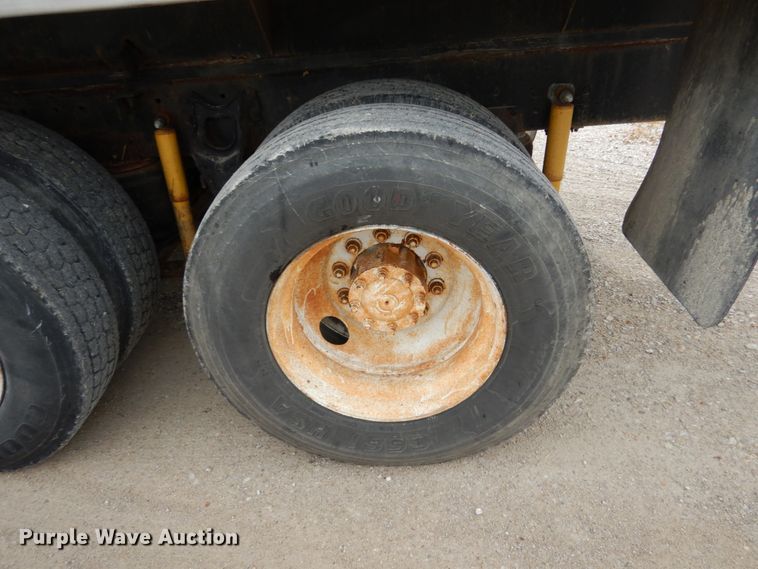 image for item IL9448 1994 International 9400  fertilizer delivery truck