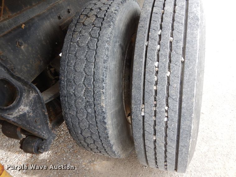 image for item IL9448 1994 International 9400  fertilizer delivery truck