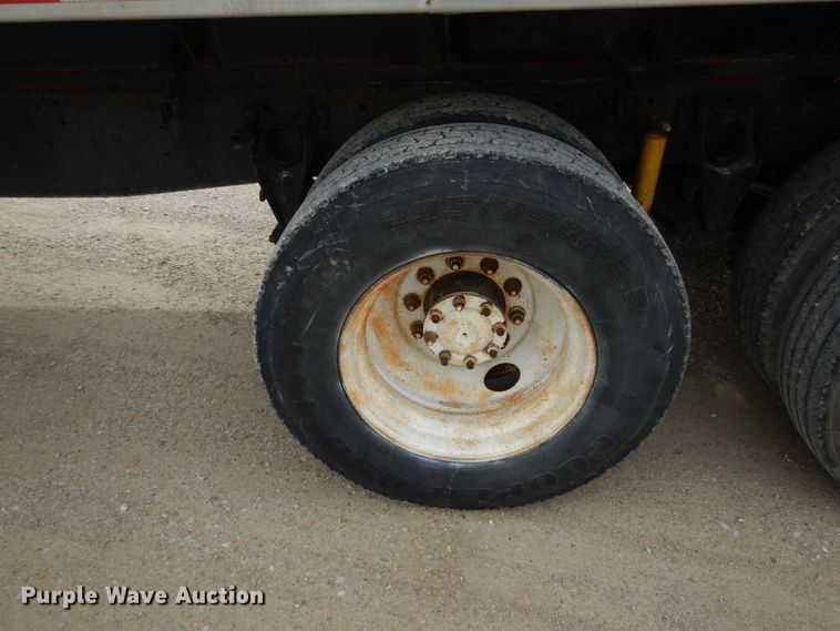 image for item IL9448 1994 International 9400  fertilizer delivery truck