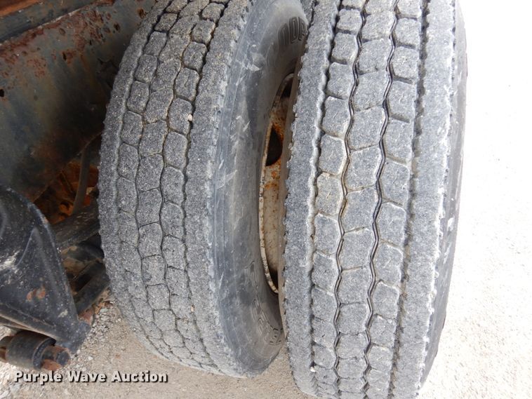 image for item IL9448 1994 International 9400  fertilizer delivery truck