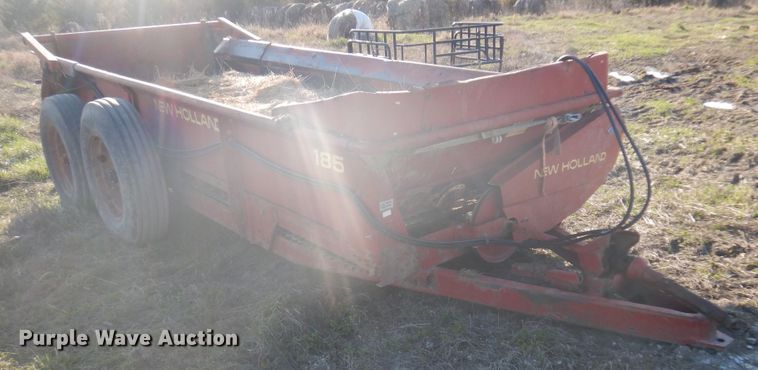 image for item IP9152 New Holland 185  manure spreader