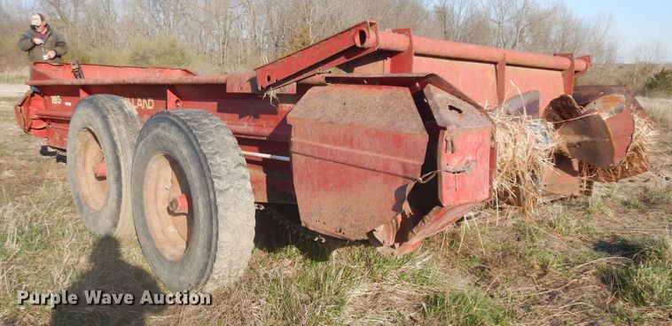 image for item IP9152 New Holland 185  manure spreader
