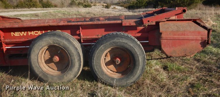 image for item IP9152 New Holland 185  manure spreader