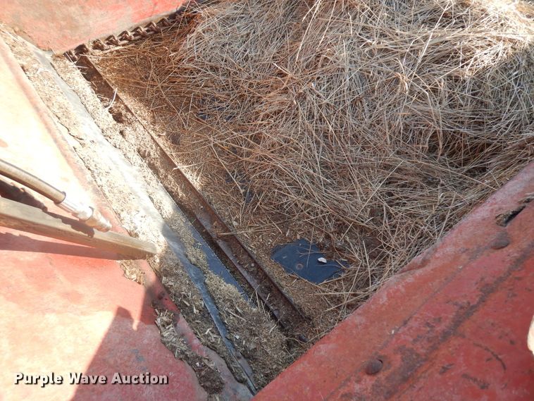 image for item IP9152 New Holland 185  manure spreader