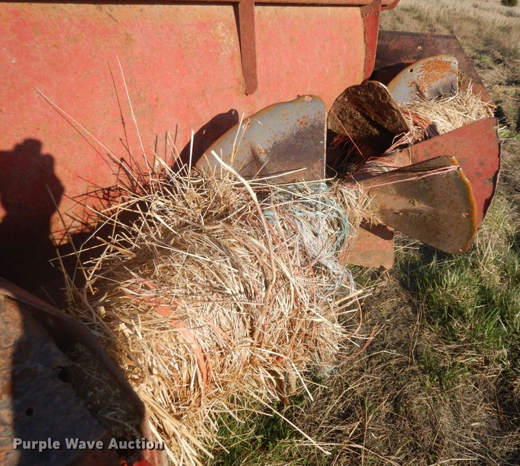 image for item IP9152 New Holland 185  manure spreader