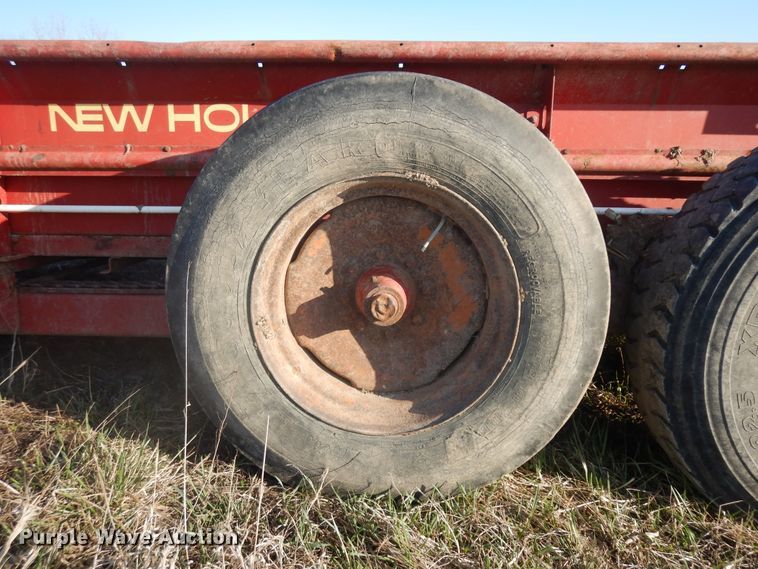 image for item IP9152 New Holland 185  manure spreader