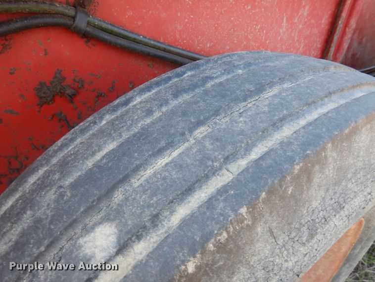 image for item IP9152 New Holland 185  manure spreader