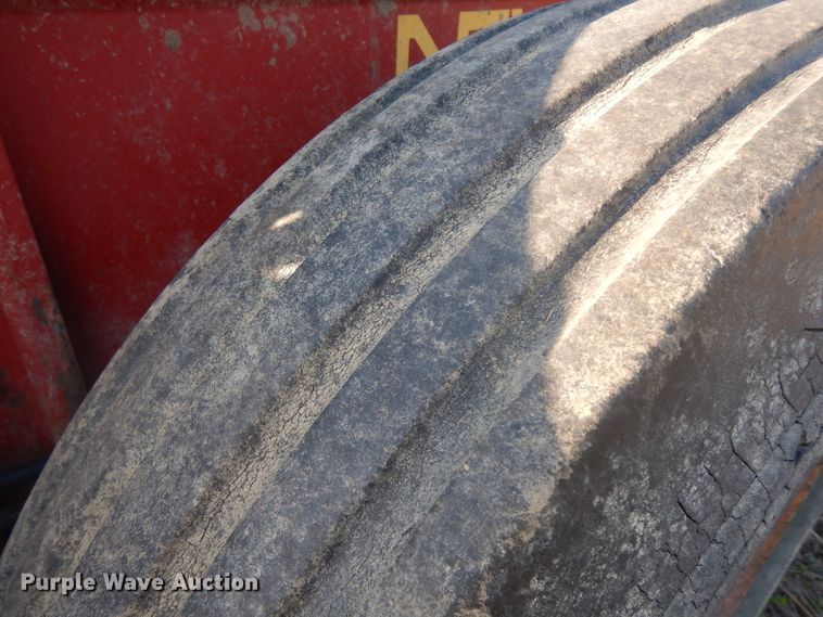 image for item IP9152 New Holland 185  manure spreader