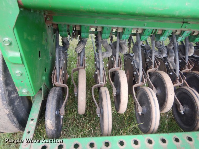 image for item IP9888 John Deere 450  grain drill