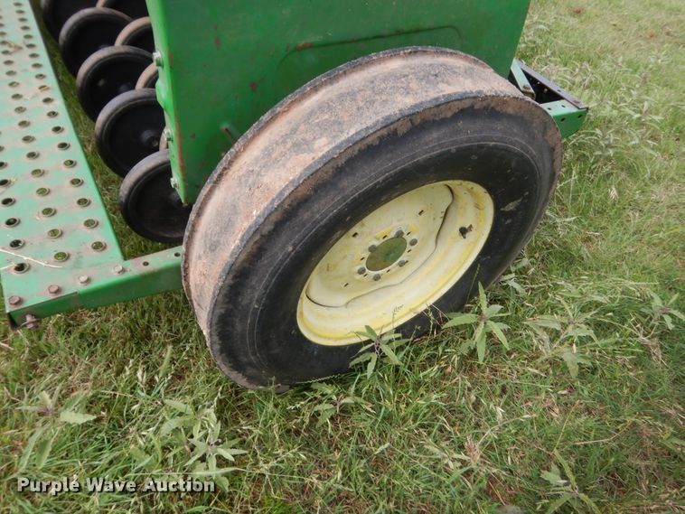 image for item IP9888 John Deere 450  grain drill